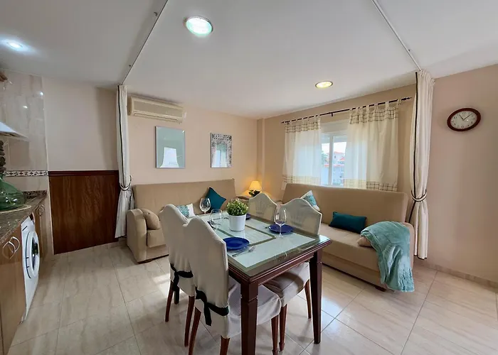 Charming Carihuela, Location