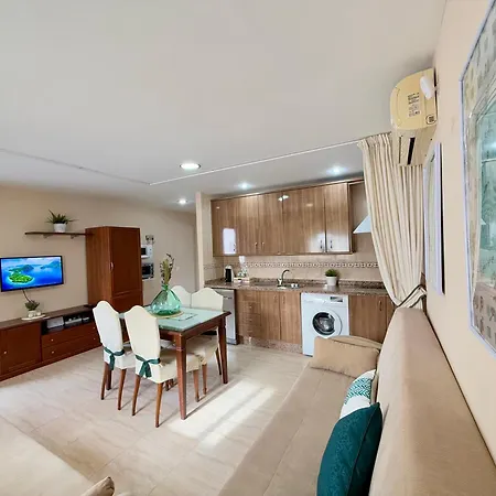 Charming Carihuela, Location