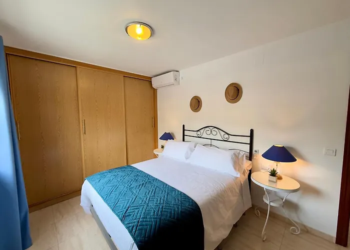 Charming Carihuela, Location