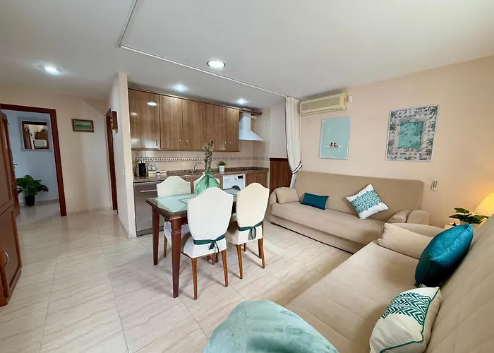 Charming Carihuela, Location